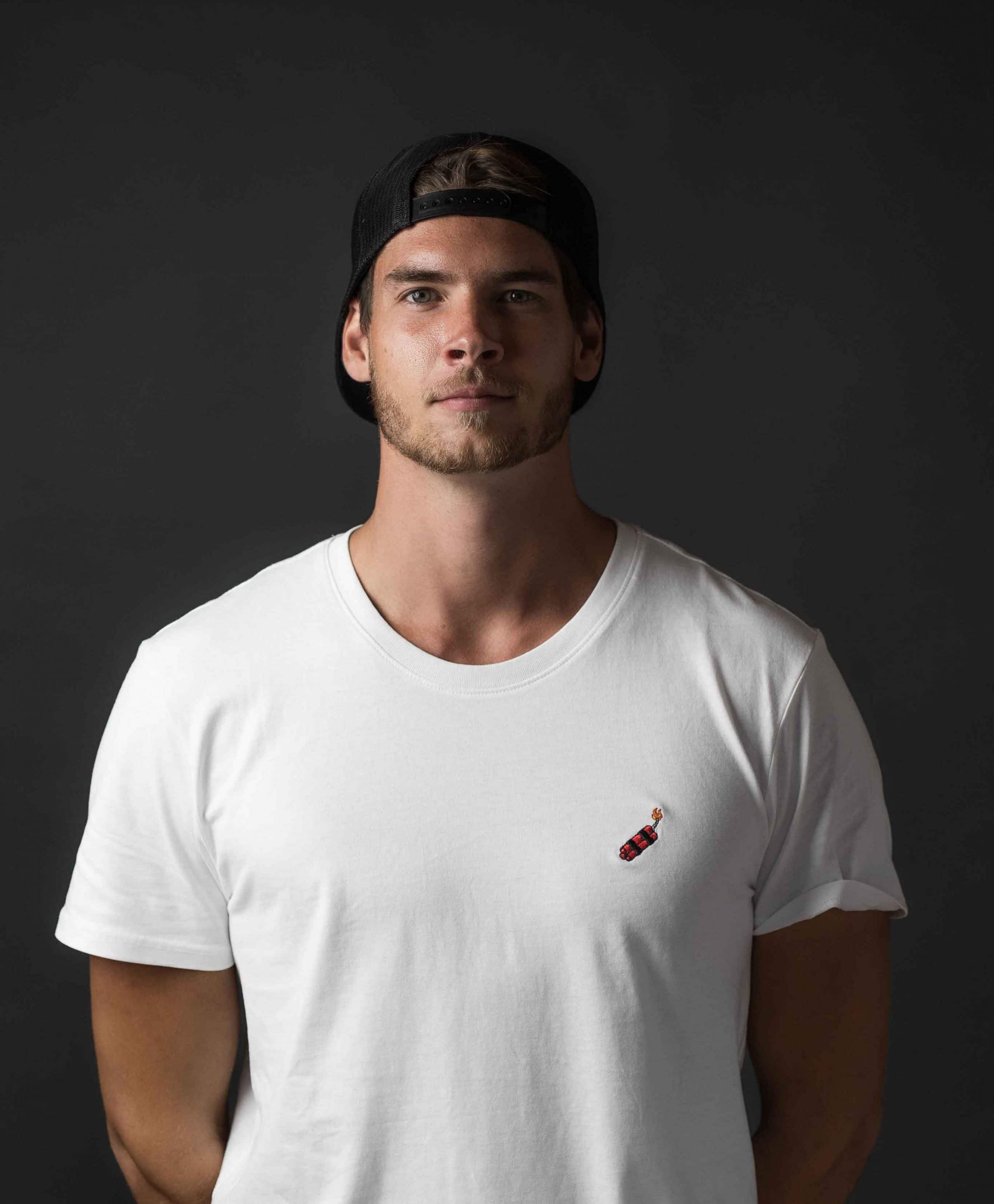 Portrait von Gründer, DOP, Creative von WINGMEN Media, Tom Weber, Studio Portrait, Team, Unternehmensfotografie, WINGMEN Media