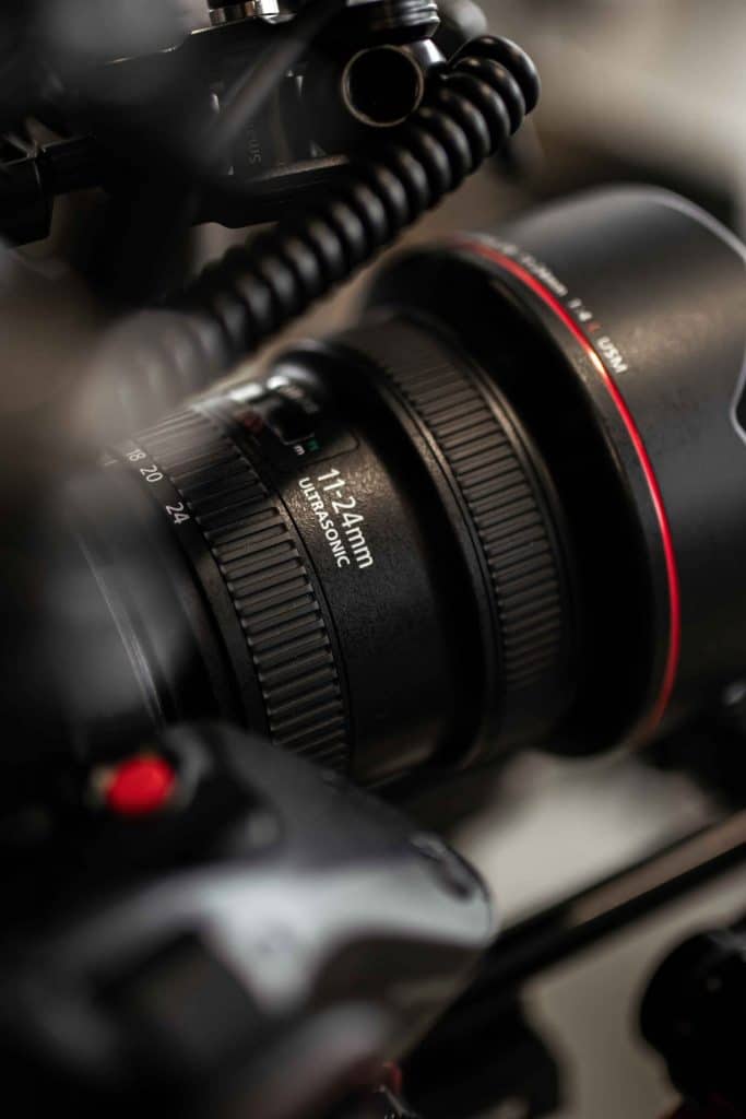 Eine 11-24mm Optik bei einem Dreh für Verpackungsmaschinen Hersteller, Panasonic EVA1, Somic GmbH, Behind The Scenes Fotografie, WINGMEN Media