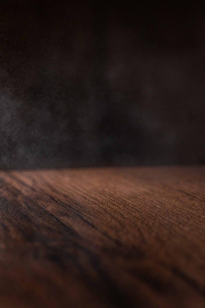 Detailaufnahme eines Dekors mit Holzoptik, Schattdecor, Produktfotografie, WINGMEN Media